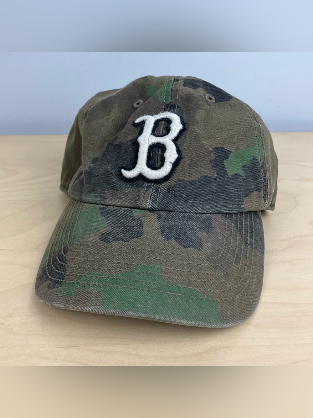 47 Boston Red Sox MLB Hat Strapback Camo Baseball Cap Embroidered Logo. In good